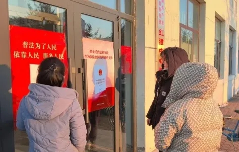 新青镇红建中心社区开展“知法守法 与法同行”宣传活动