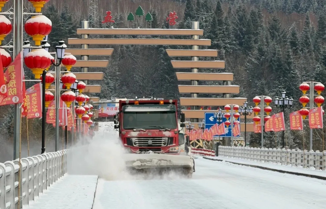 以雪为战 攻坚克难 | 五营市政环卫服务站织密冬季清雪安全防护网