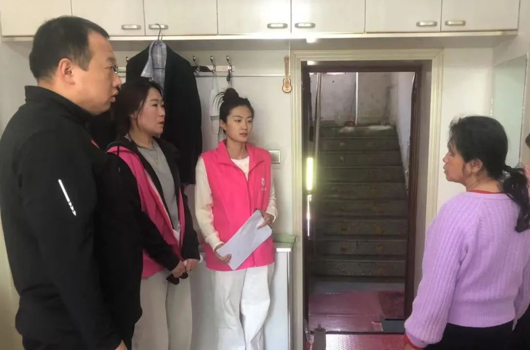 丰林县妇联端午送温情走访慰问三镇困难群众