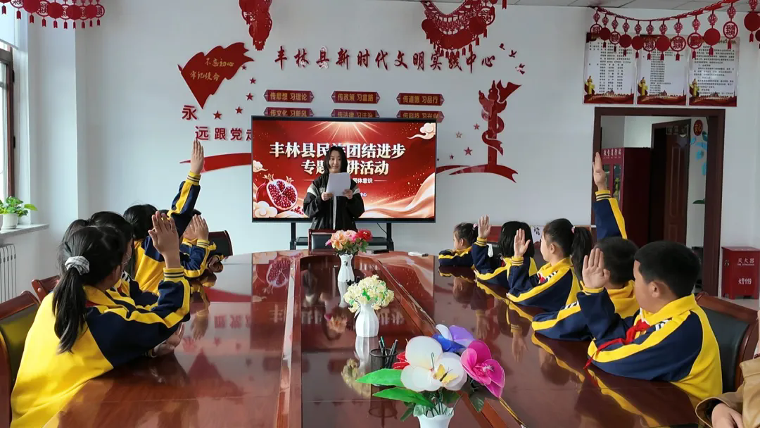 丰林县委宣传部开展民族团结进步宣传周主题宣讲活动